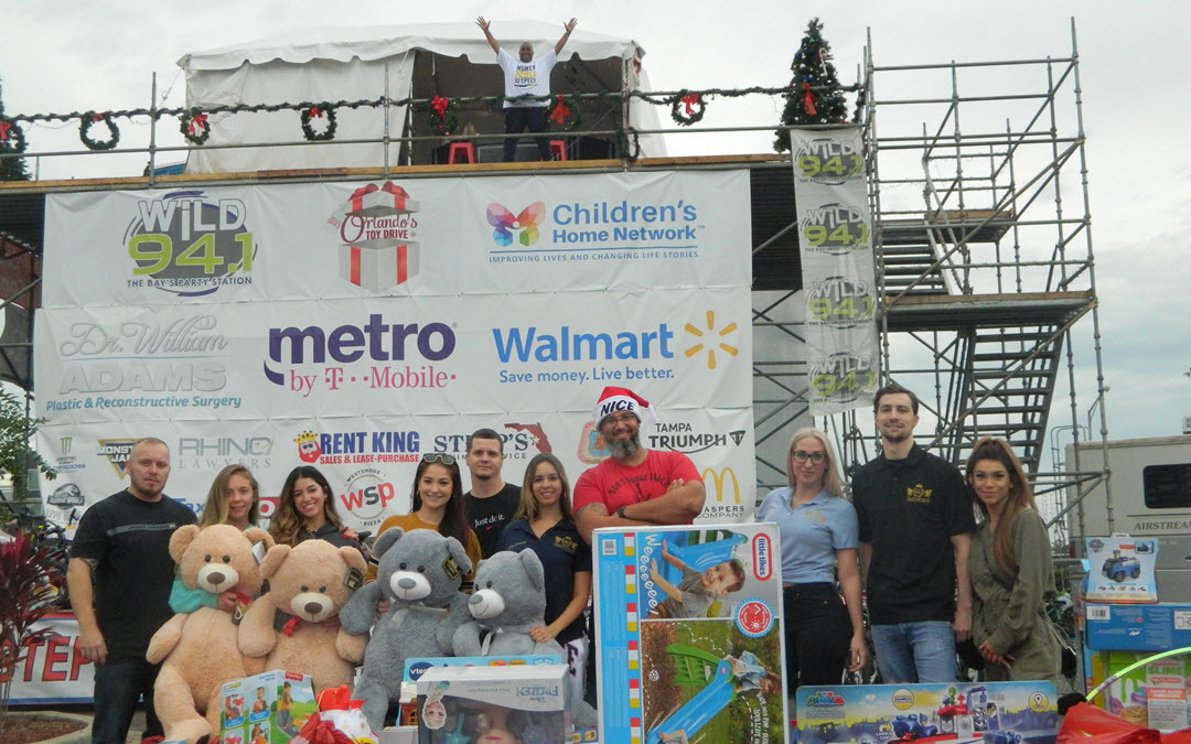 WiLD 94.1 Morning Freak Show’s Orlando Davis Breaks New Record at 8th Annual Holiday Toy Drive